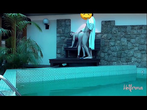 ❤️ Bosi fton shërbëtoren në pishinë, por nuk mundi t'i rezistonte një nxehtësie ️ Vetëm porno në sq.massagecenter-yalta.ru ❌️